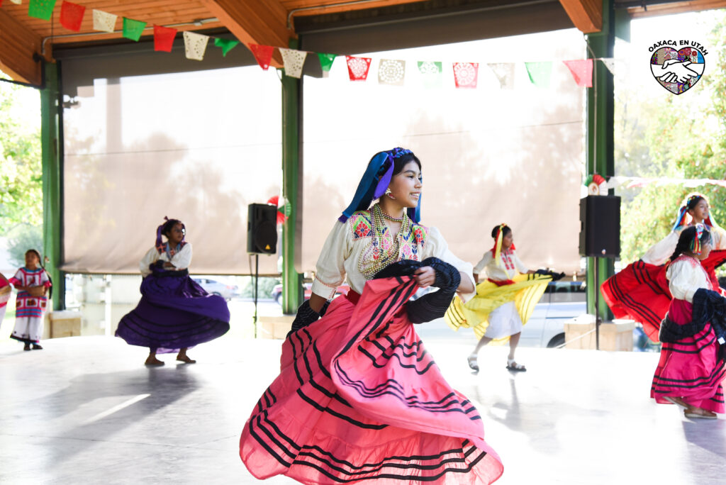 Una participante joven compartiendo la cultura viva de Oaxaca