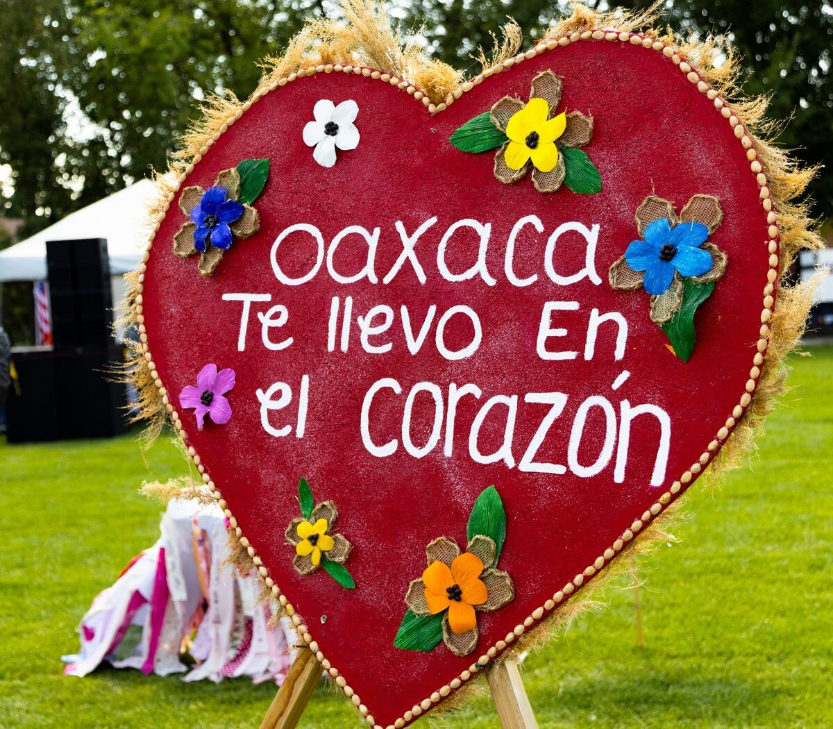A flower-decorated heart reads Oaxaca, I carry you in my heart at La Guelaguetza 2025